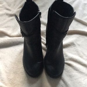 Ladies size 8 1/2 black 3 in. Fashion boot